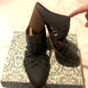 Bundle 2 for $22. 💝 Gray slip on heels/mules - super cute!!